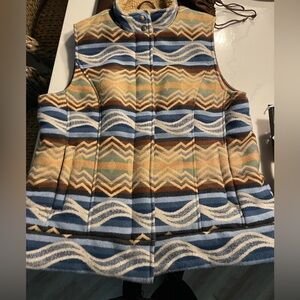 UGG PENDLETON Women's XL Wool Blanket Vest
Southwest Pattern XL